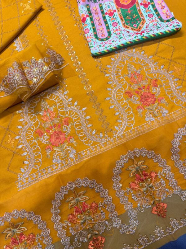 MARIA B. 3Pcs Casual Winter Collection MARIA B. 3Pcs Casual Winter Collection