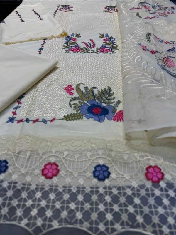 QALAMQAR 3Pcs Casual Winter Collection QALAMQAR 3Pcs Casual Winter Collection