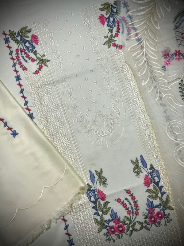 QALAMQAR 3Pcs Casual Winter Collection QALAMQAR 3Pcs Casual Winter Collection