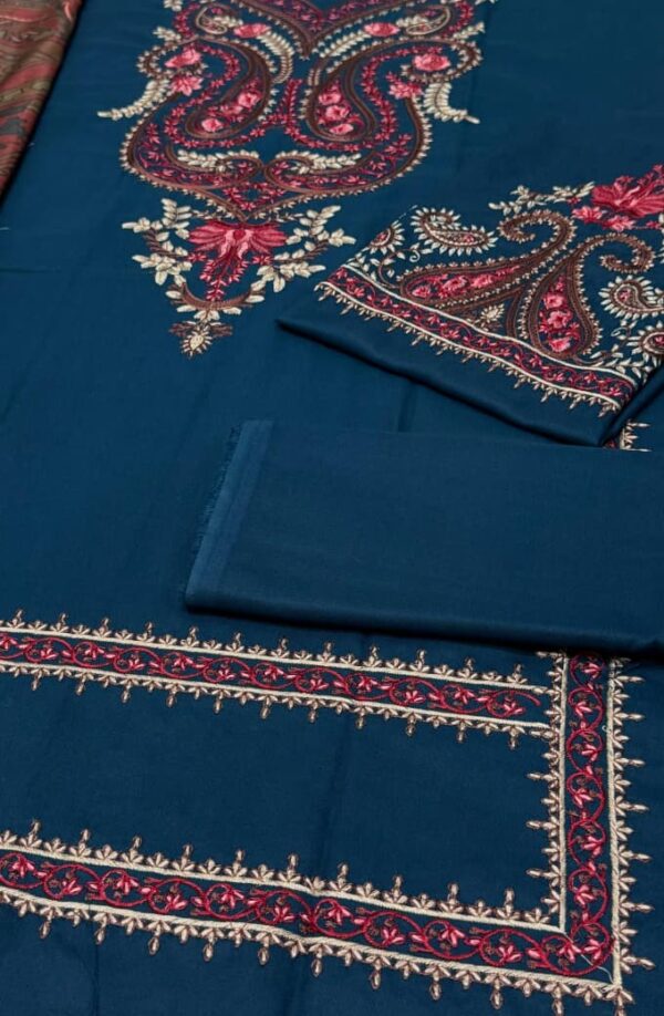 MARIA B. 3Pcs Casual Winter Collection MARIA B. 3Pcs Casual Winter Collection